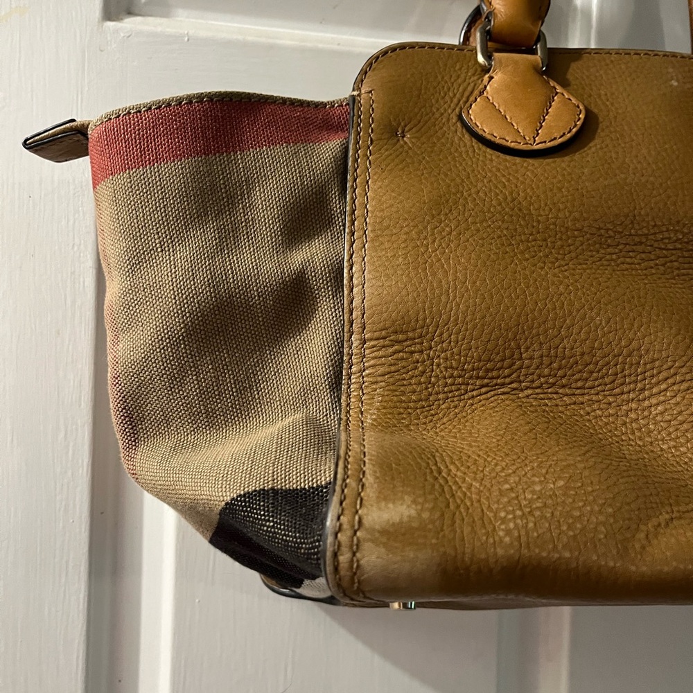 Burberry Brown Leather Satchel with Classic Design - Picture 8 of 9